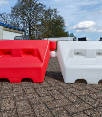 Red and white 1 metre interlocking water-fillable traffic barrier